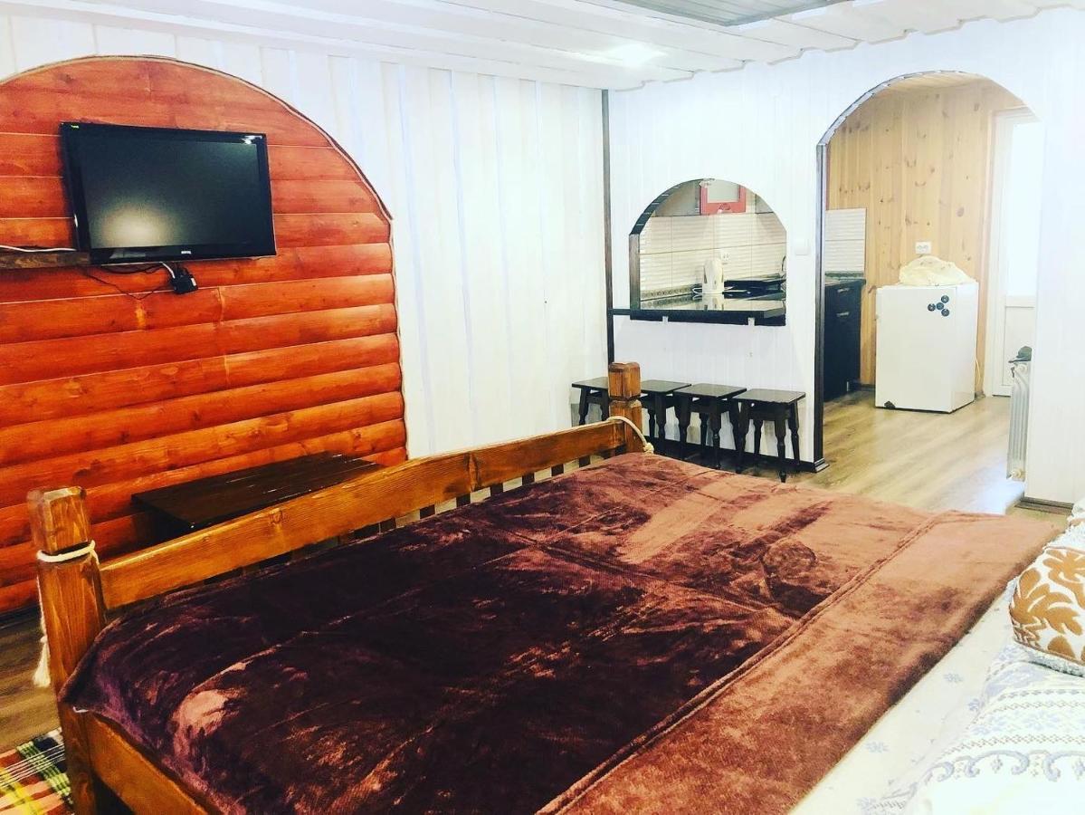 У Віти Номер 4 Apartment Synevyrs'ka Polyana Bagian luar foto